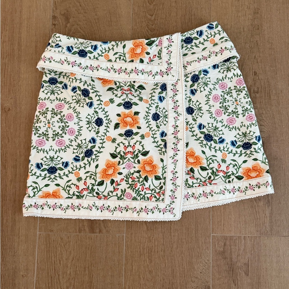 Farm Rio Off- White Folk Floral Mini skirt NWT